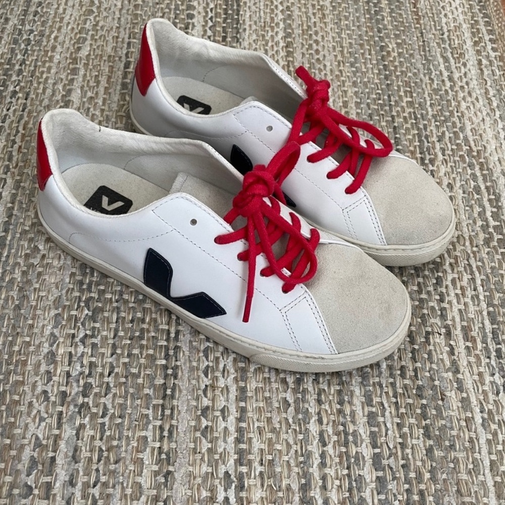 Veja kids size but fit size 7 . Only used couple times . No box .